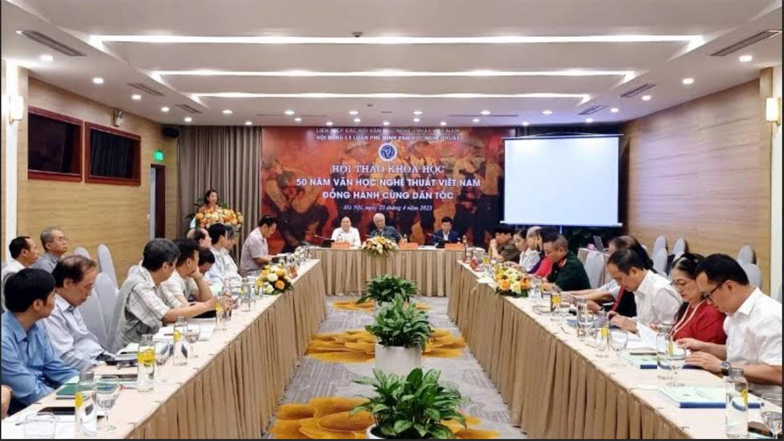 Quang cảnh Hội thảo khoa học “50 năm văn học nghệ thuật Việt Nam đồng hành cùng dân tộc” do Hội đồng lý luận phê bình văn học nghệ thuật trung ương tổ chức, ngày 23/4/2025 tại Hà Nội
