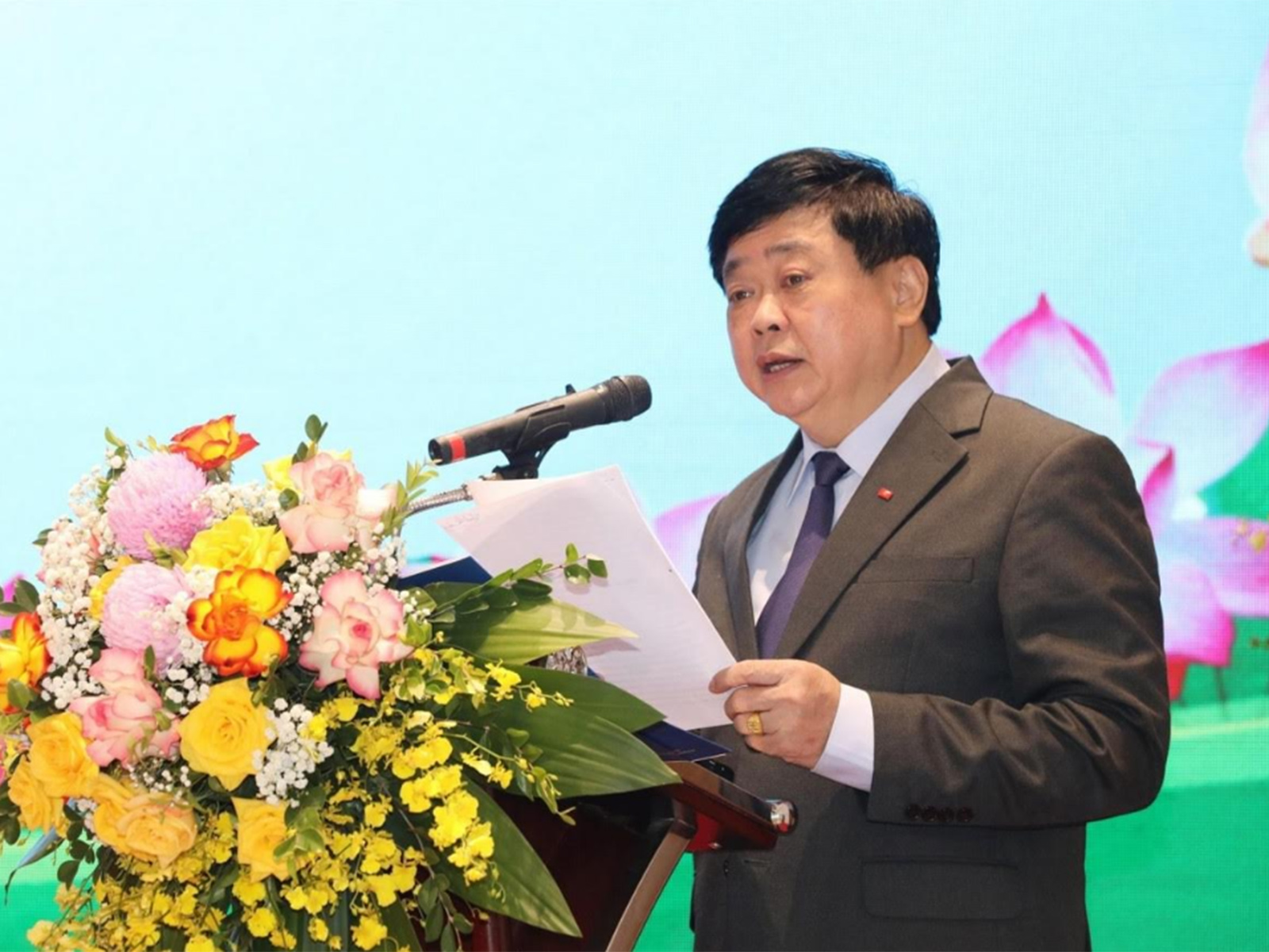 PGS.TS. Nhà văn Nguyễn Thế Kỷ, Phó Chủ tịch Hội đồng Lý luận Trung ương, Trưởng Ban LLPB Văn học nghệ thuật